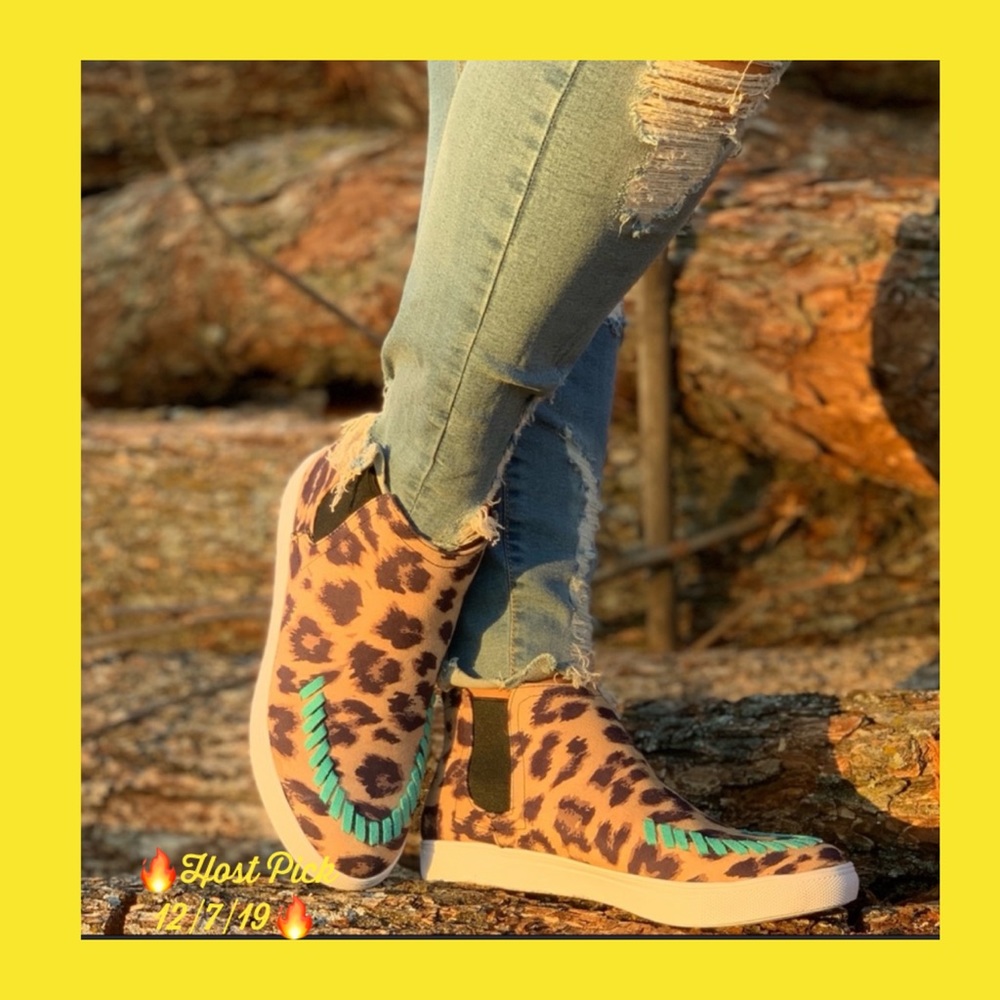 🔥2x Host Pick🔥Leopard Stitched Sneakers